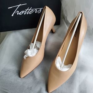 New in Box kitten heels